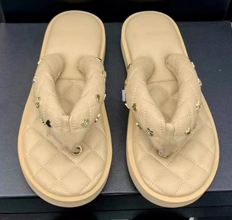 画像10: quilted leather thong sandals slippers  キルティングレザーゴールドチャーム付きトングサンダル スリッパフリップフロップビーチサンダル (10)