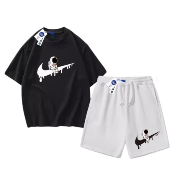 画像1: NASA x Astronaut x Raindrop swoosh Print Short-sleeved T-shirt and Sweat Short Pants Set up ユニセックス 男女兼用 NASA ナサ × 宇宙飛行士 × 雨だれスウォッシュプリント 半袖Tシャツ ショートパンツ セットアップ (1)