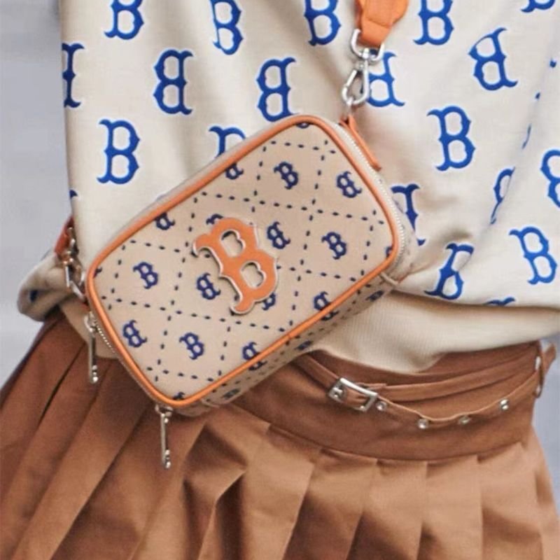 画像10: MLB New York Yankees & Red Sox monogram logo Square shoulder tote Pochette bag　ユニセックス男女兼用スクエアMLBNYニューヨークヤンキース&レッドソックスモノグラムショルダーポシェットトートバッグ (10)