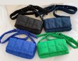 画像11: Quilted padded down cassette bag cross body shoulder bag small sizeキルティング 絞り ペディング カセット クロスバッグ ショルダートート ポシェットスモール (11)