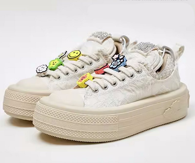 Thick bottom damage style character canvas lace-up sneakers