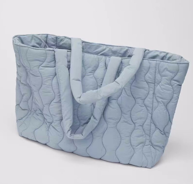 画像3: Mickey Mouse denim quilted tote shoulder bag ミッキーマウスデニムキルティングトートショルダーバッグ (3)