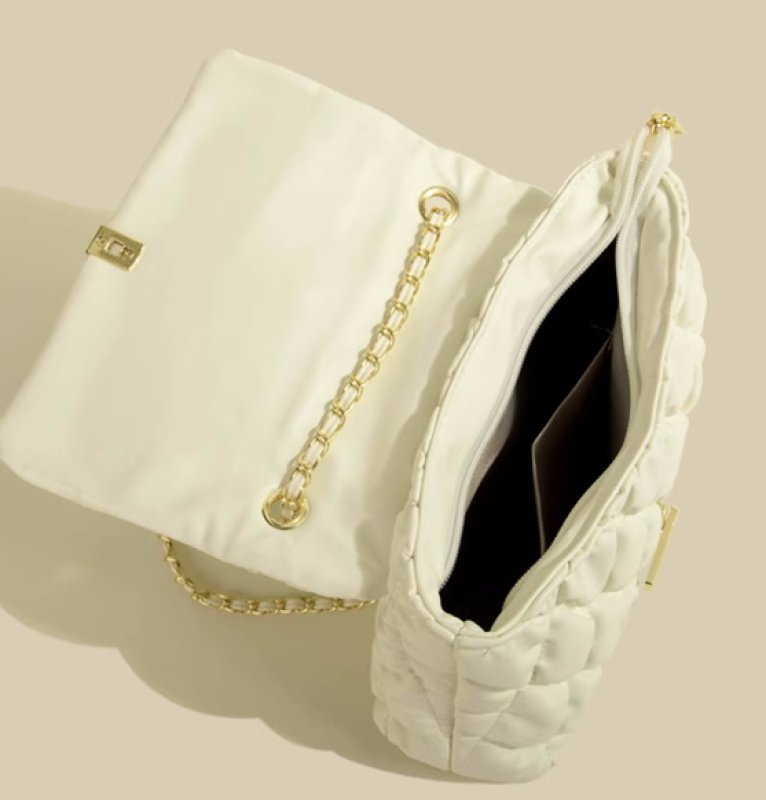 画像10: QUILTED LEATHER DOWN CHAIN TOTE SHOULDER BAG 男女兼用 キルティングレザーダウンチェーントートショルダー斜め掛けバッグ (10)