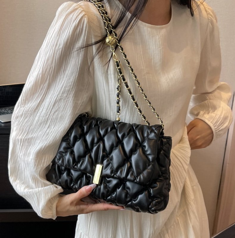 画像5: QUILTED LEATHER DOWN CHAIN TOTE SHOULDER BAG 男女兼用 キルティングレザーダウンチェーントートショルダー斜め掛けバッグ (5)
