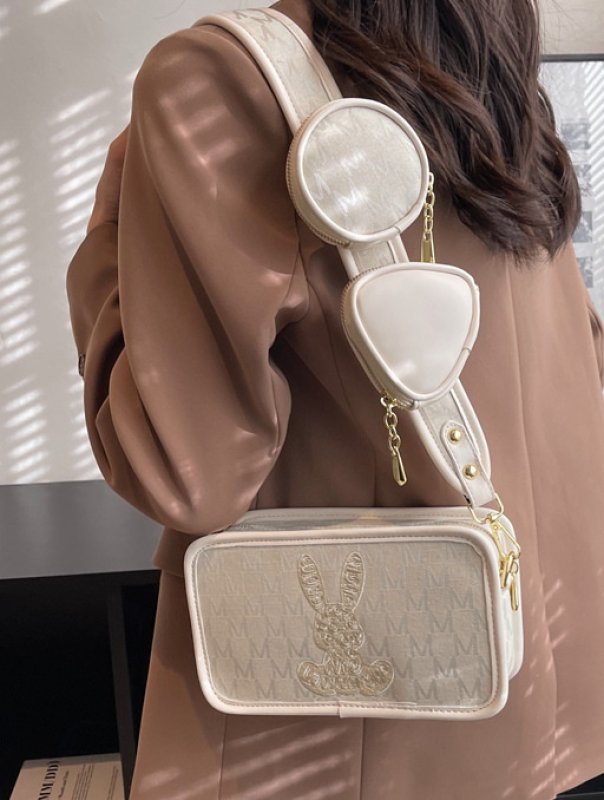 画像14: Love Rabbit Embroidered Monogram shoulder pochette bag 男女兼用ラブラビット刺繍モノグラムコバック付き ショルダーポシェットバッグ斜め掛けバッグ (14)