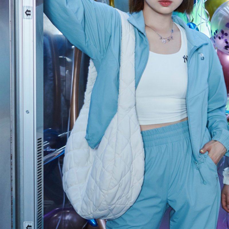 画像6: MLB Korea MLB PADDED WITH HIPNESS BAG quilted wrinkled large capacity tote shoulder bag キルティング 絞り アンダーアーム キャリングバッグ ショルダートートバッグ ショッピング　エコバック  MLB KOREA NY y2k ニューヨークヤンキース   (6)