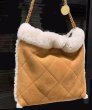 画像4: Plush Chain Suede Shopping Bag Garbage Bag  tote Shoulder bag Handbag 　キルティングレザーフチファーショルダートートバッグアンダーアームバッグ (4)