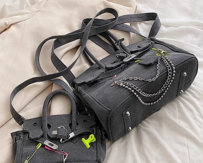 画像5: Denim with Pins Chain BK tote bag 即納ユニセックス デニム ピン チェーン パンク スタイル ハンドバッグ トートバッグ (5)