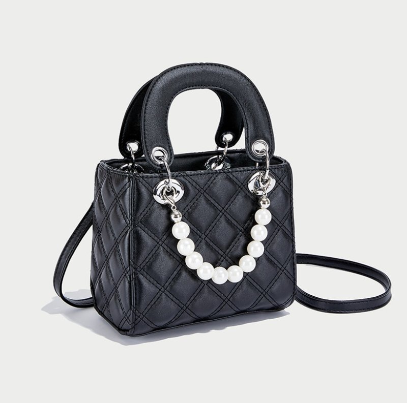 画像13: Pearl Chain quilted Crossbody  tote Shoulder  Bag  パールハンドルキルティングショルダートートクロスボディーバックハンドバッグ  (13)