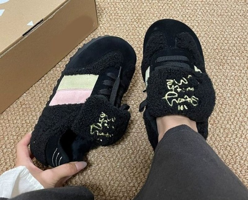 画像6:  Women's plush puff  Lace-up Sneakers  パフシューズモコモコファーレースアップスニーカーシューズ (6)