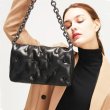 画像5: Woman’s  chain handle quilted down tote shoulder bag  チェーンハンドル キルティングダウントートショルダーバッグ (5)