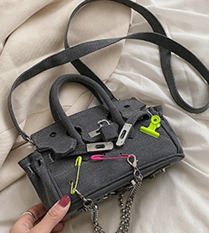 画像2: Denim with Pins Chain BK tote bag 即納ユニセックス デニム ピン チェーン パンク スタイル ハンドバッグ トートバッグ (2)