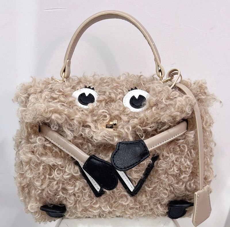 画像4: Woman’s mongolian fur monster tote shoulder bag doll bag モンゴリアン ファーモンスター トートショルダーバッグ (4)