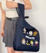 画像9: Woman’s  Snoopy Denim Canvas Embroidery Handheld Shoulder Tote Bag  スヌーピー刺繍デニム キャンバストートショルダーバッグ (9)