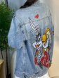 画像5: Bugs Bunny & Lola Bunny Denim Graffiti Paint Jacket men and women  バックスバニーローラバニー グラフィティペイント グラフィティ ペイント デニムジャケット Gジャン コート (5)