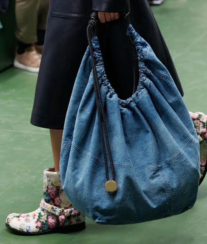 画像4: catwalk large capacity garbage denim pleated shoulder tote bag キャットウォークデニムラージキャパシティーショルダートートショッピング通学 通勤  (4)