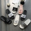 画像8:  Unisex Smile x kaws Sandals  Slippers  ユニセックス 男女兼用スマイル×カウズサンダル シャワーサンダル ビーチサンダル フリップフロップ　 (8)