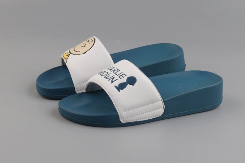 画像6:  Unisex Snoopy and Charlie Brown sandals slippers　ユニセックス 男女兼用 スヌーピー＆チャーリーブラウン フリップ フロップサンダル シャワーサンダル ビーチサンダル　 (6)