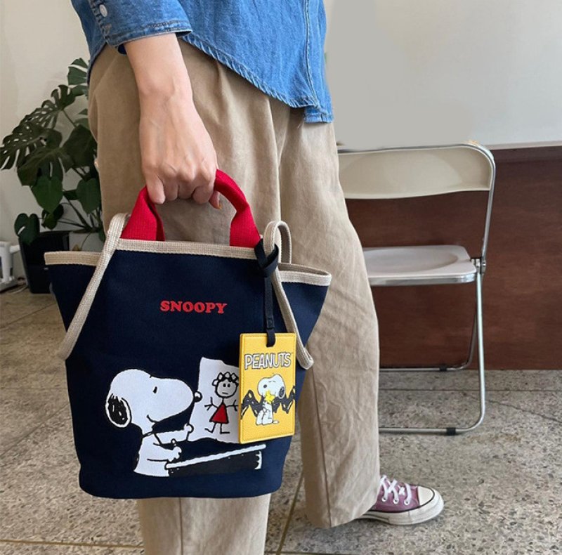 画像7:  Snoopy Canvas Bucket Tote Shoulder Crossbody Bag Shopping Bag スヌーピーキャンバスバケットトートショルダークロスボディーバッグ (7)
