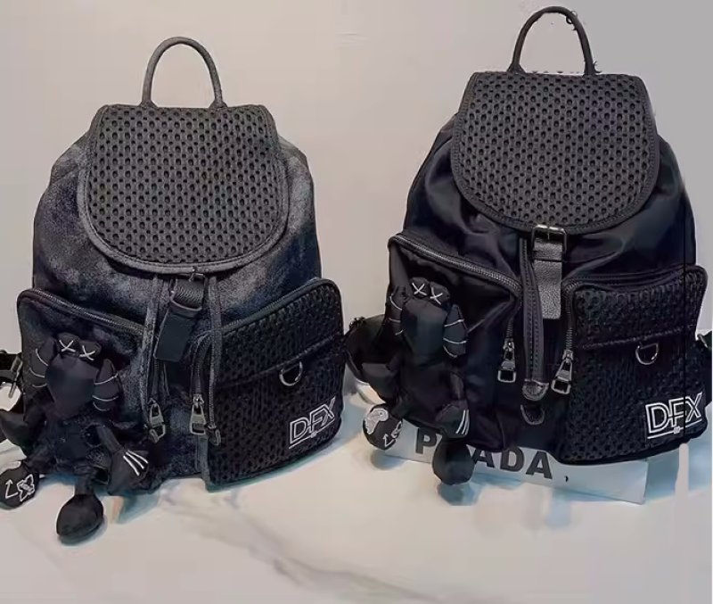 画像6: Unisex Kaws Plush Backpack Tote Shoulder Bag　ユニセックス　男女兼用カウズKAWSバックパックショルダートートバッグ (6)