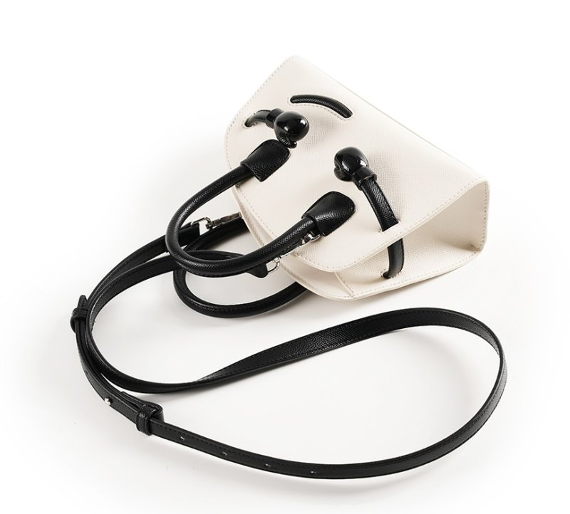 画像4: Portable Fist Panda Tote Shoulder Crossbody Bag　ポータブル フィストパンダレザートートショルダークロスボディバッグ (4)