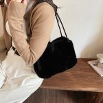 画像6: Woman's  eco fur plush handbag shopping bag  square handbag　スクエア フェイク エコファートート　ショルダーハンドバック (6)