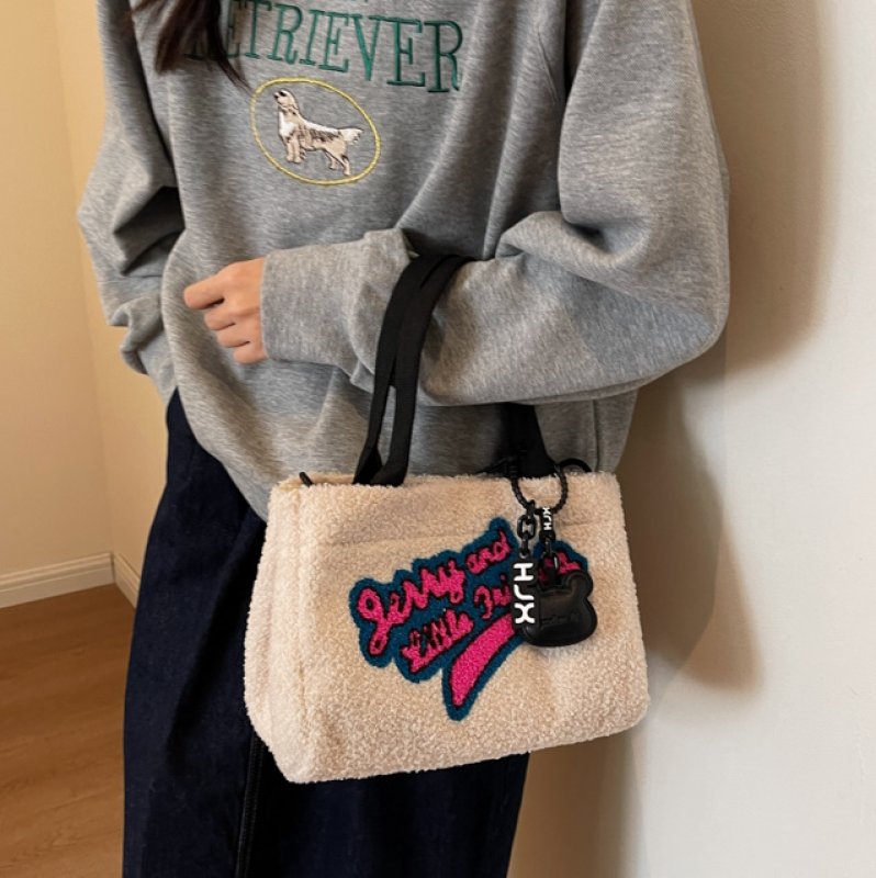画像6: Letter contrast color fur tote shoulder crossbody bag レターコントラストカラーファートートショルダークロスボディーバッグ (6)