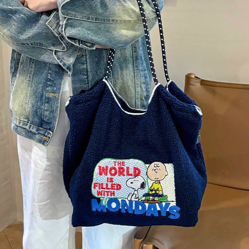 画像2: Snoopy Fleece Tote Shoulder Underarm Bag スヌーピーフリーストートショルダーアンダーアームバッグ (2)