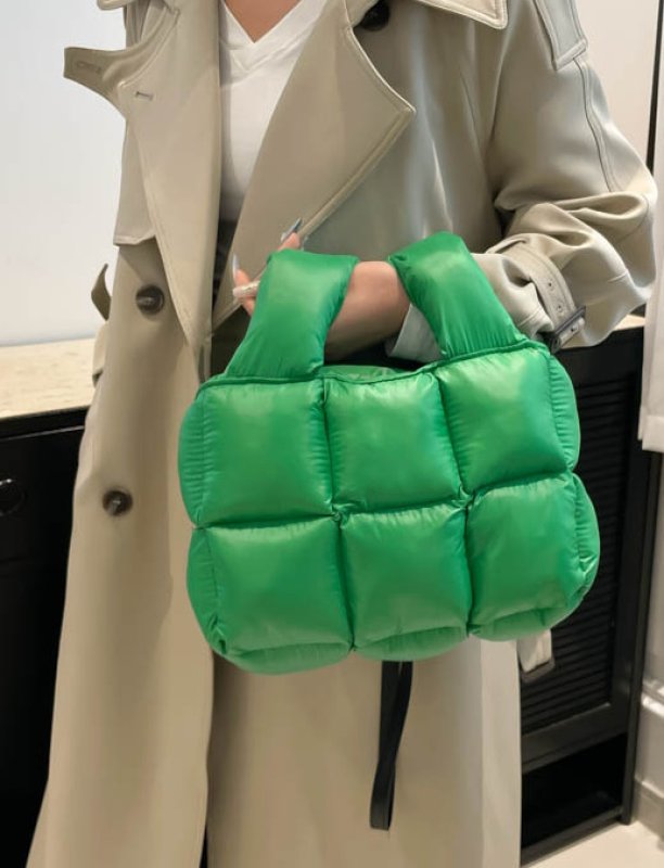 画像9: Soft Down Quilted Shoulder Crossbody Tote Bag ソフト ダウン キルティング ショルダークロスボディトート バッグ (9)