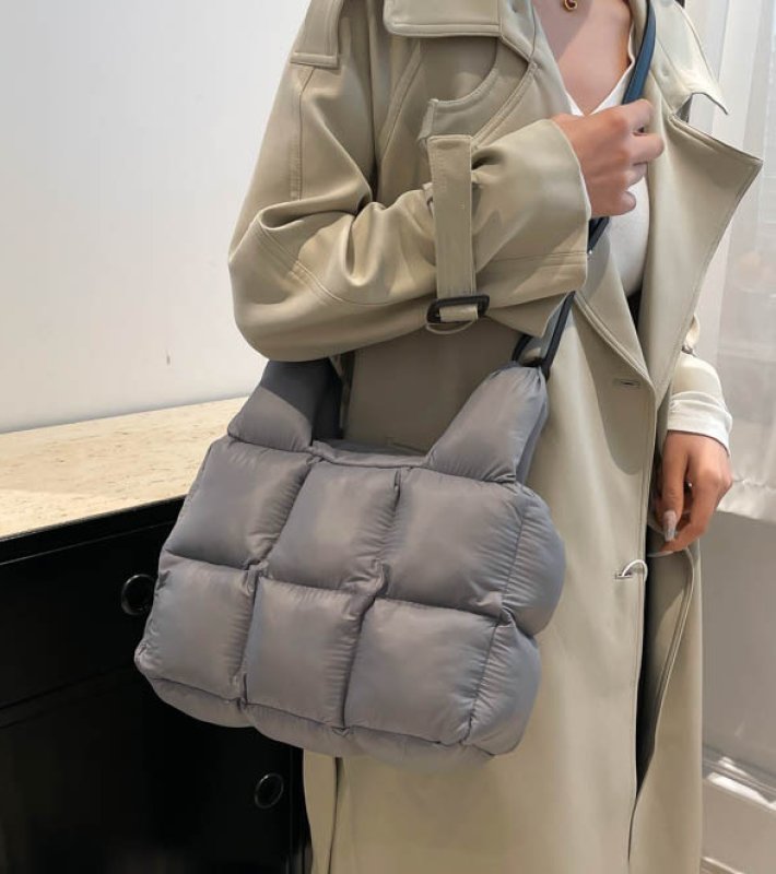 画像8: Soft Down Quilted Shoulder Crossbody Tote Bag ソフト ダウン キルティング ショルダークロスボディトート バッグ (8)