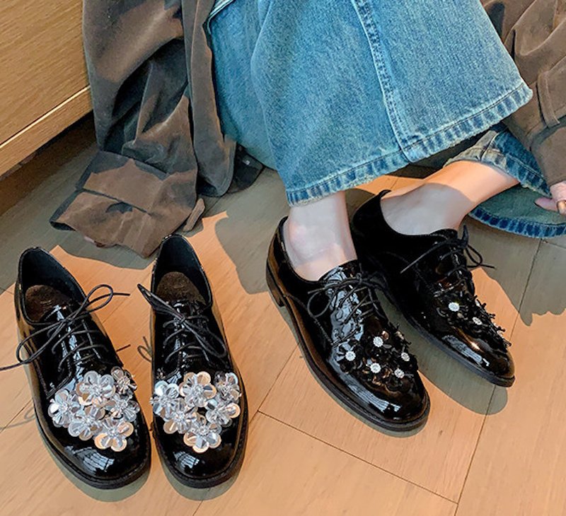 画像6: Women's Lace-up patent leather slip-on pumps with small flowers flat  loafer shoes  スモールフラワー付き レースアップエナメルスリッポンパンプスフラットローファーシューズ (6)