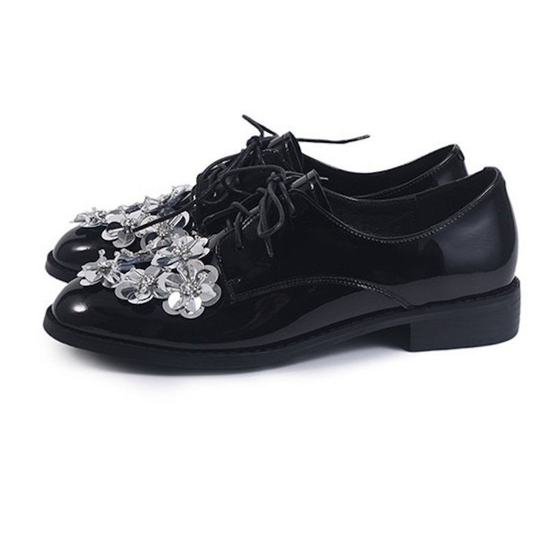 画像3: Women's Lace-up patent leather slip-on pumps with small flowers flat  loafer shoes  スモールフラワー付き レースアップエナメルスリッポンパンプスフラットローファーシューズ (3)