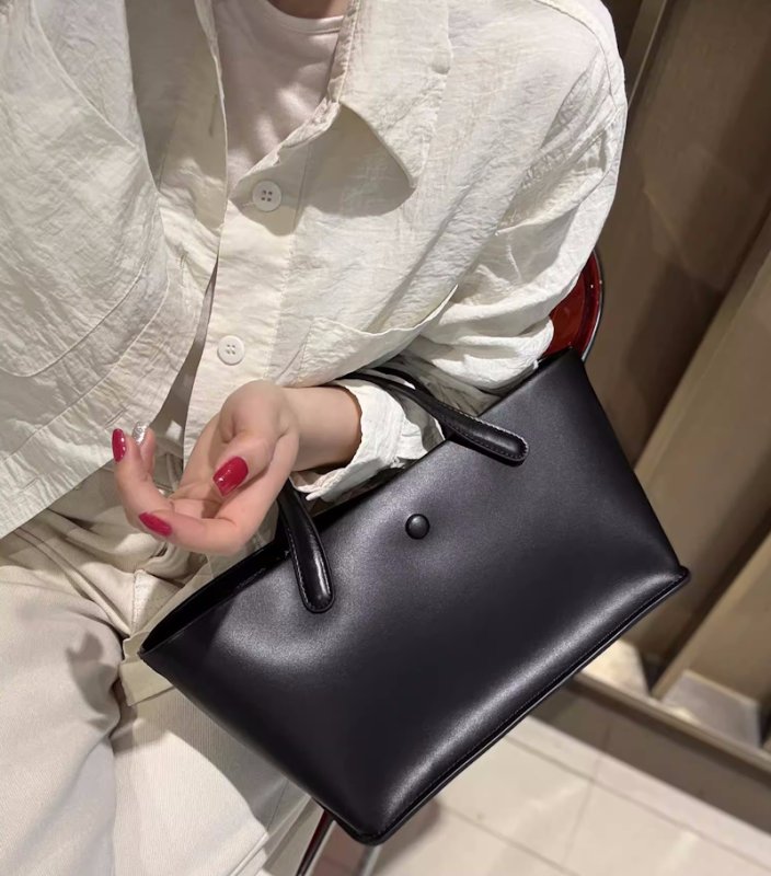 画像12: Leather French Tote Shoulder Bag  レザー舟形ショートハンドルトートショルダ (12)