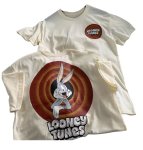 画像2: Vintage Style Looney Tunes Bugs Bunny Print Round Neck T-Shirt 　ヴィンテージスタイル ルーニーテューンズ バックスバニープリント ラウンドネック Tシャツ ユニセックス 男女兼用 (2)