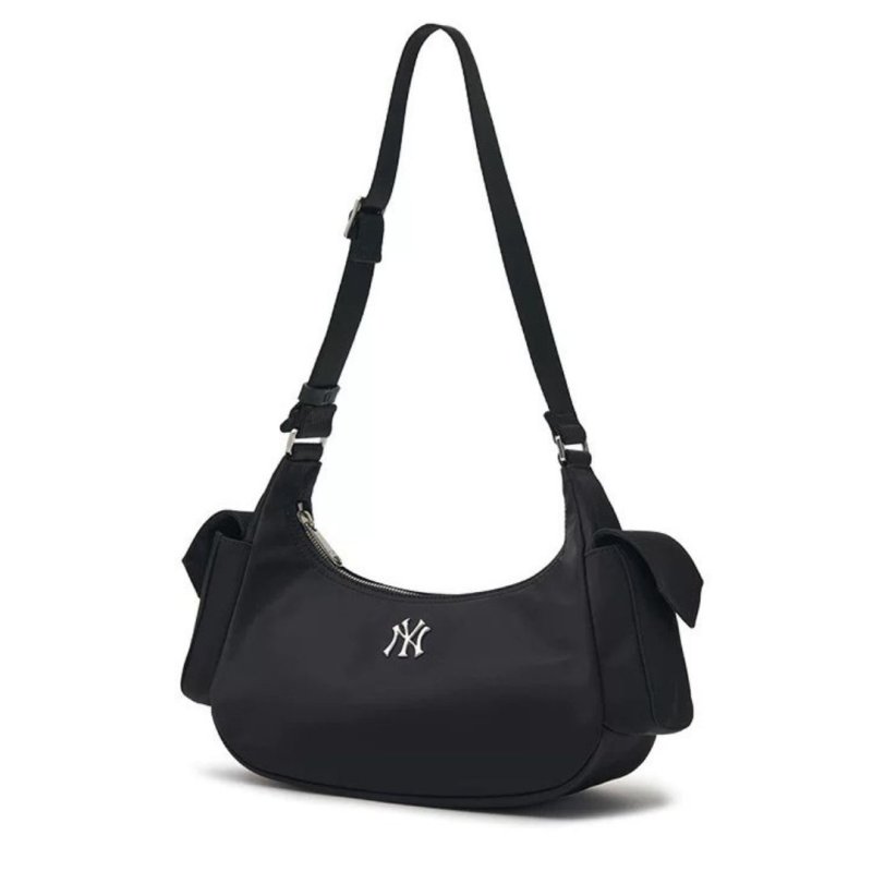 画像1: MLB Korea MLB Nylon Cargo Bag ny yankees ナイロンカーゴ バッグニューヨークヤンキース　バッグ ショルダー トートバッグ y2k ニューヨークヤンキース   (1)