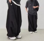 画像3: Unisex Quick-drying loose parachute pants　 男女兼用 韓国 ユニセックス クイックドライパラシュートルーズパンツパンツ ヒップホップ ストリートダンス カジュアル  (3)