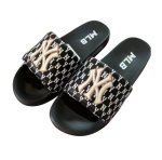 画像1: Unisex MLB NY monogram logo sandals slippers  ユニセックス 男女兼用 MLB NY エムエルビー ニューヨークヤンキース フリップ フロップサンダル シャワーサンダル ビーチサンダル　 (1)