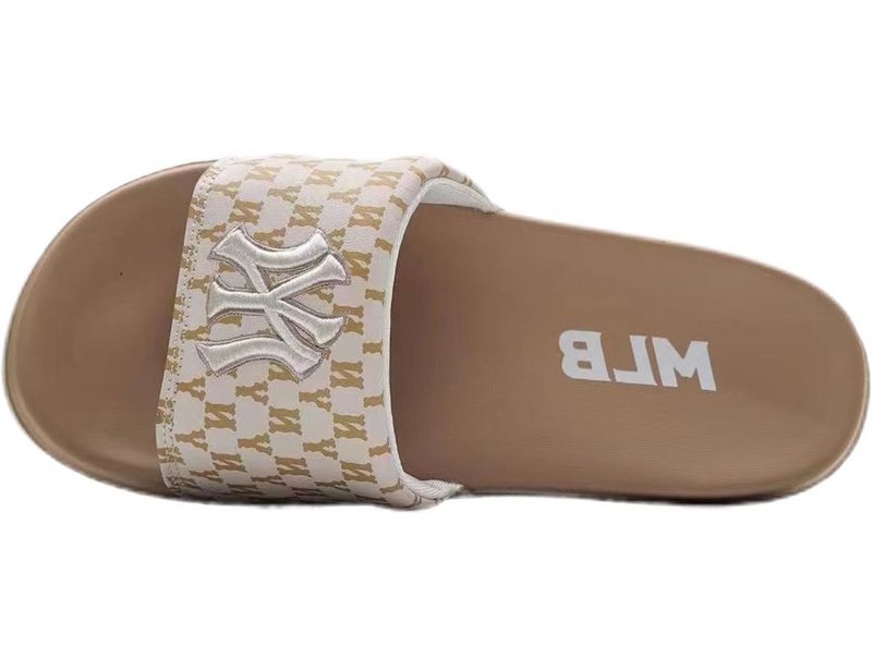 画像2: Unisex MLB NY monogram logo sandals slippers  ユニセックス 男女兼用 MLB NY エムエルビー ニューヨークヤンキース フリップ フロップサンダル シャワーサンダル ビーチサンダル　 (2)