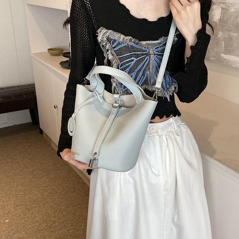 画像6: Ladies PU Leather Lock Smile Charm Bag Handbag Tote Shoulder Bag PU レザー スマイル チャーム付き 鍵付き ロック トートショルダーバッグ (6)