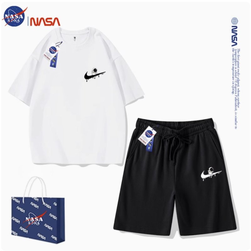 画像2: NASA x Astronaut x Raindrop swoosh Print Short-sleeved T-shirt and Sweat Short Pants Set up ユニセックス 男女兼用 NASA ナサ × 宇宙飛行士 × 雨だれスウォッシュプリント 半袖Tシャツ ショートパンツ セットアップ (2)