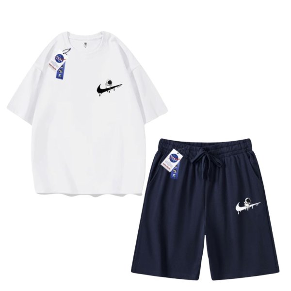 画像1: NASA x Astronaut x Raindrop swoosh Print Short-sleeved T-shirt and Sweat Short Pants Set up ユニセックス 男女兼用 NASA ナサ × 宇宙飛行士 × 雨だれスウォッシュプリント 半袖Tシャツ ショートパンツ セットアップ (1)