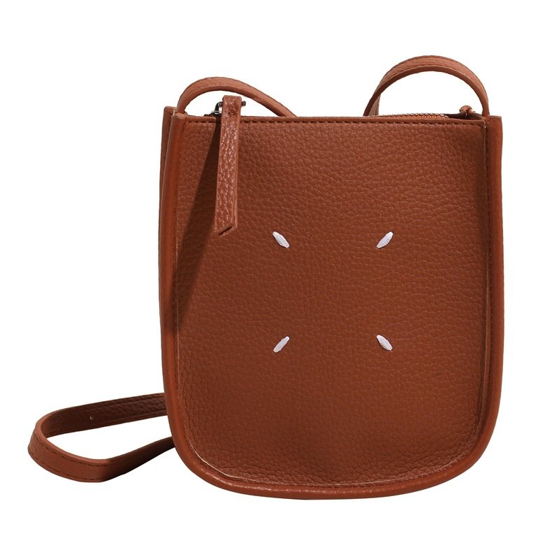 画像4: Leather Small Crossbody Pochette Shoulder Saddle Bag　　レザースモールクロスボディーポシェットショルダーサドルバッグ (4)