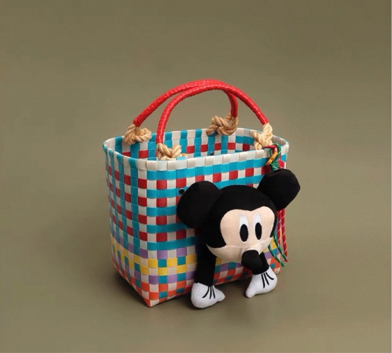 画像4: Unisex Mickey Mouse stuffed toy colorful basket tote bag 　ユニセックス男女兼用ミッキーマウストイ付きカラフルトート籠かごバスケットバッグ (4)