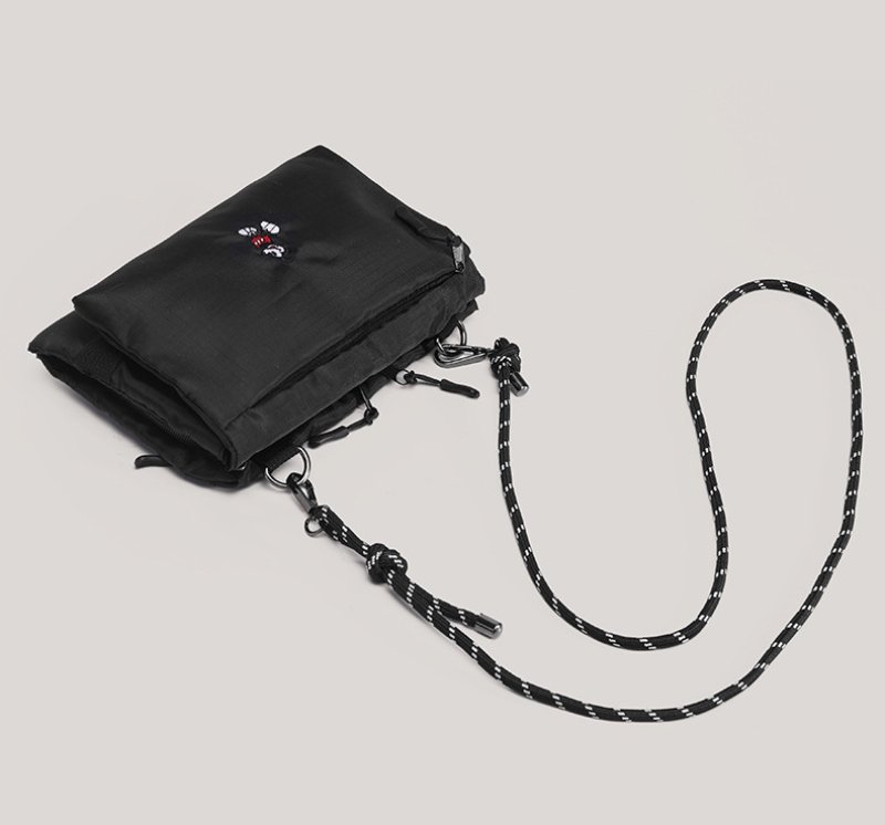 画像4: Unisex Lightweight compartment Mickey Mouse one-point embroidered shoulder tote bag　ユニセックス男女兼用軽量コンパートメントミッキーマウスワンポイント刺繍トートショルダーバッグ (4)