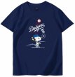 画像2: Unisex LA Dodgers x Baseball Snoopy T-Shirt   LAドジャース×ベースボールスヌーピー  プリント 半袖ラウンドネック Tシャツ ユニセックス 男女兼用 バンドT (2)
