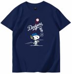 画像2: Unisex LA Dodgers x Baseball Snoopy T-Shirt   LAドジャース×ベースボールスヌーピー  プリント 半袖ラウンドネック Tシャツ ユニセックス 男女兼用 バンドT (2)