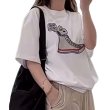 画像1: Unisex Snoopy x High-top Canvas Sneakers Print T-Shirt   スヌーピー ×キャンバスハイカットスニーカープリント 半袖ラウンドネック Tシャツ ユニセックス 男女兼用  (1)