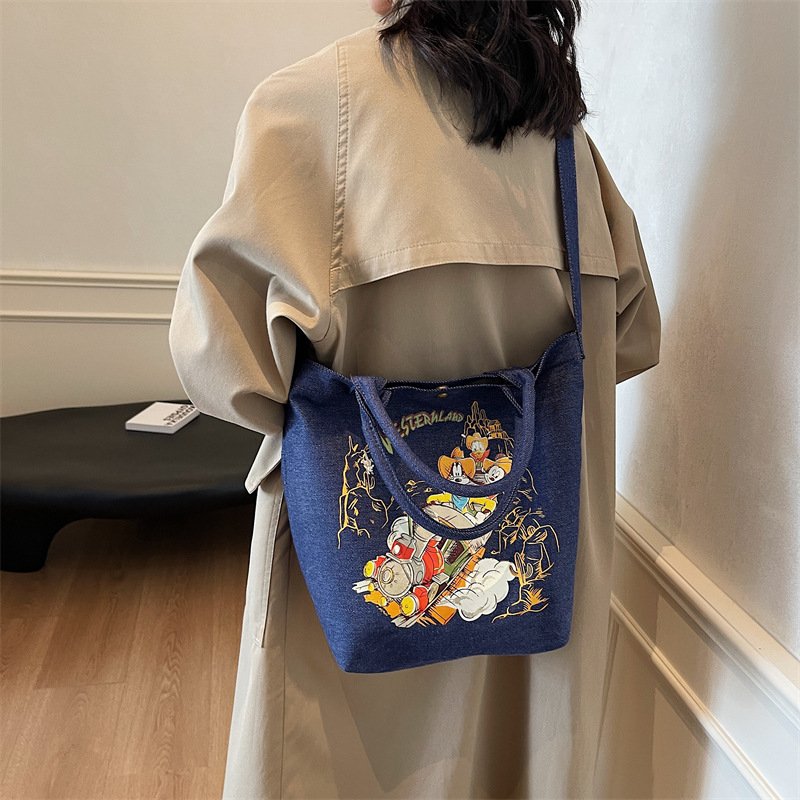 画像4: Disney Character Friends Denim Large Capacity Tote Shoulder Bag  ディズニーキャラクターミッキーマウス仲間デニムラージキャパシティートートショルダー斜め掛けバッグ (4)