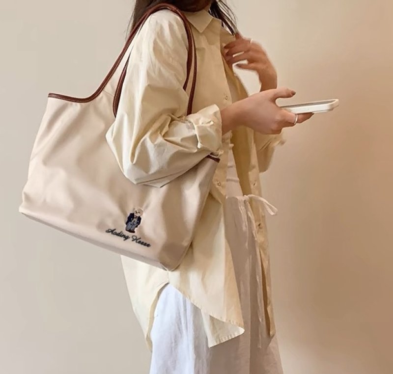画像4: One-point bear embroidery nylon tote shoulder underarm eco shopping bag　ワンポイントベア刺繍ナイロントートショルダーアンダーアームエコショッピングバッグ 韓国 (4)