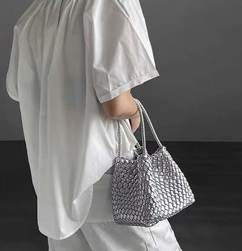 画像4: Dice-shaped woven mesh bucket tote bag 　サイコロ型編み込みメッシュバケットトートバッグ (4)